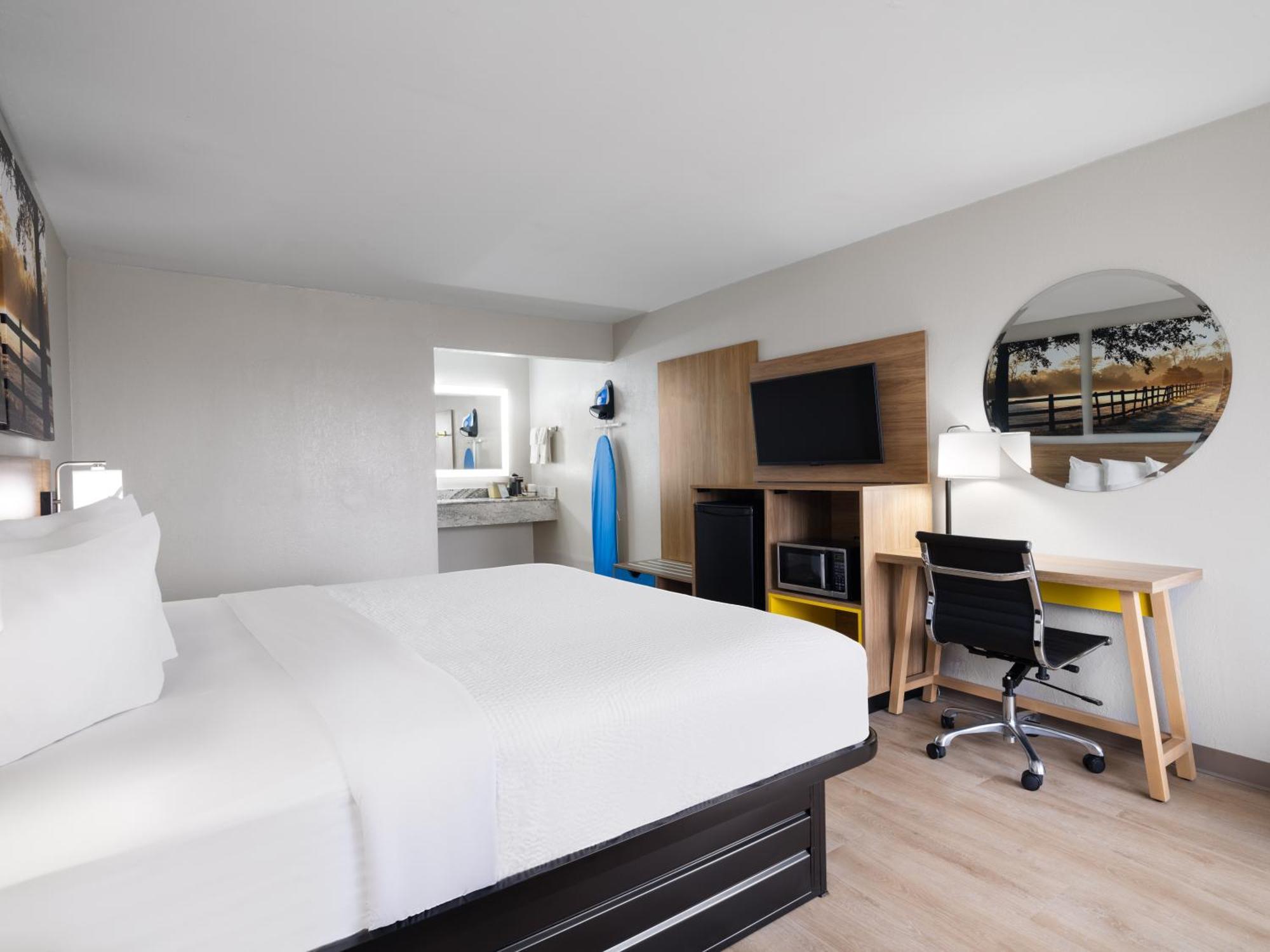 Days-Inn By Wyndham Montgomery I-85 Екстериор снимка