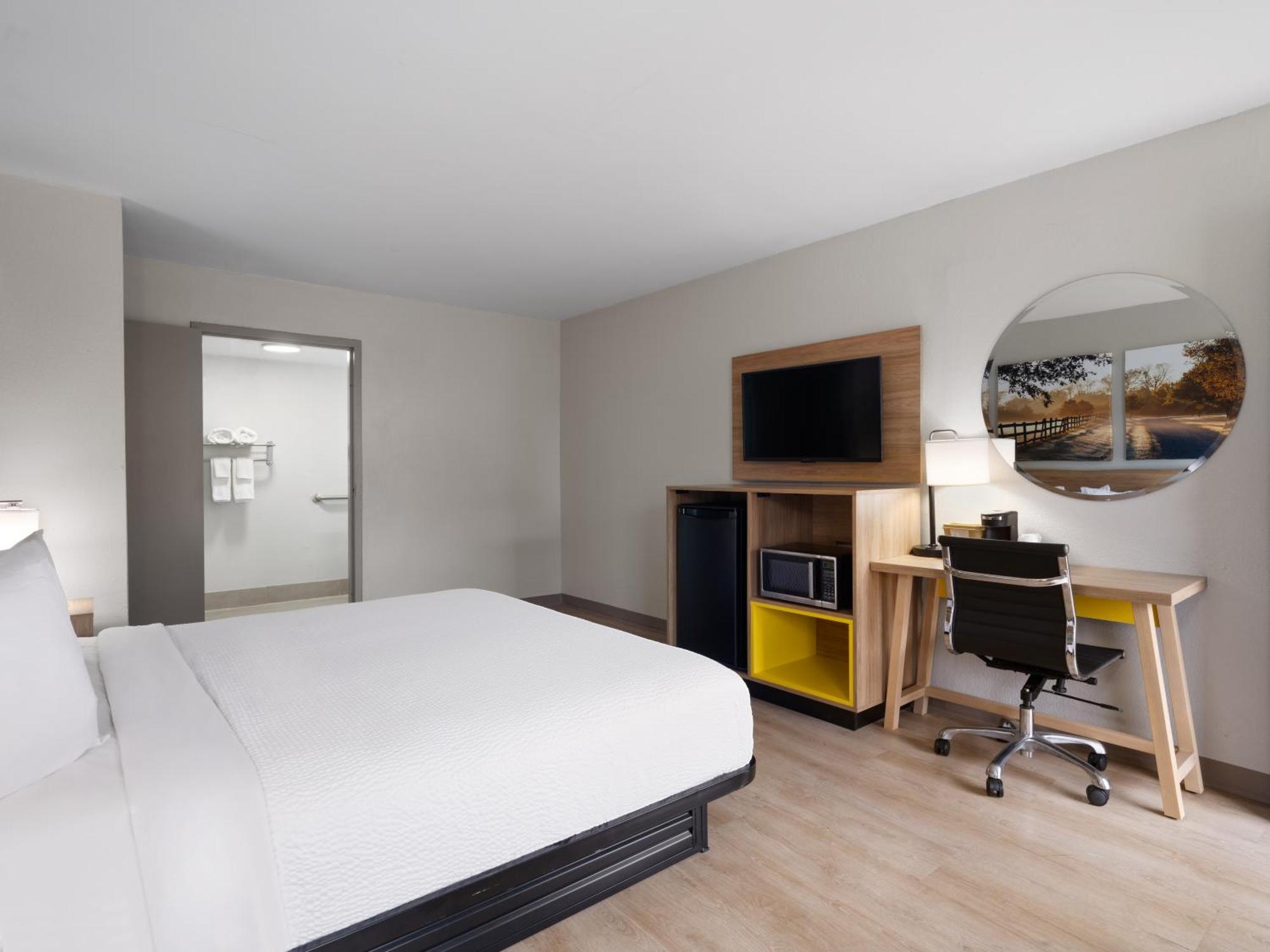 Days-Inn By Wyndham Montgomery I-85 Екстериор снимка