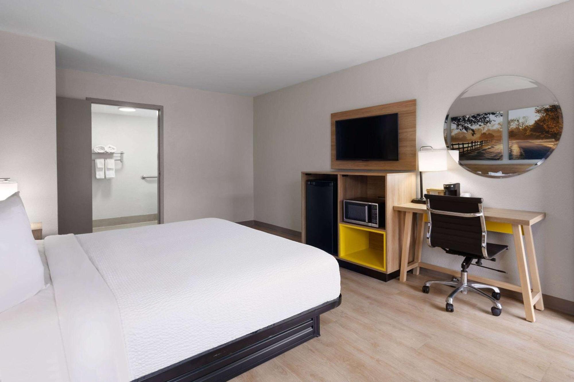 Days-Inn By Wyndham Montgomery I-85 Екстериор снимка