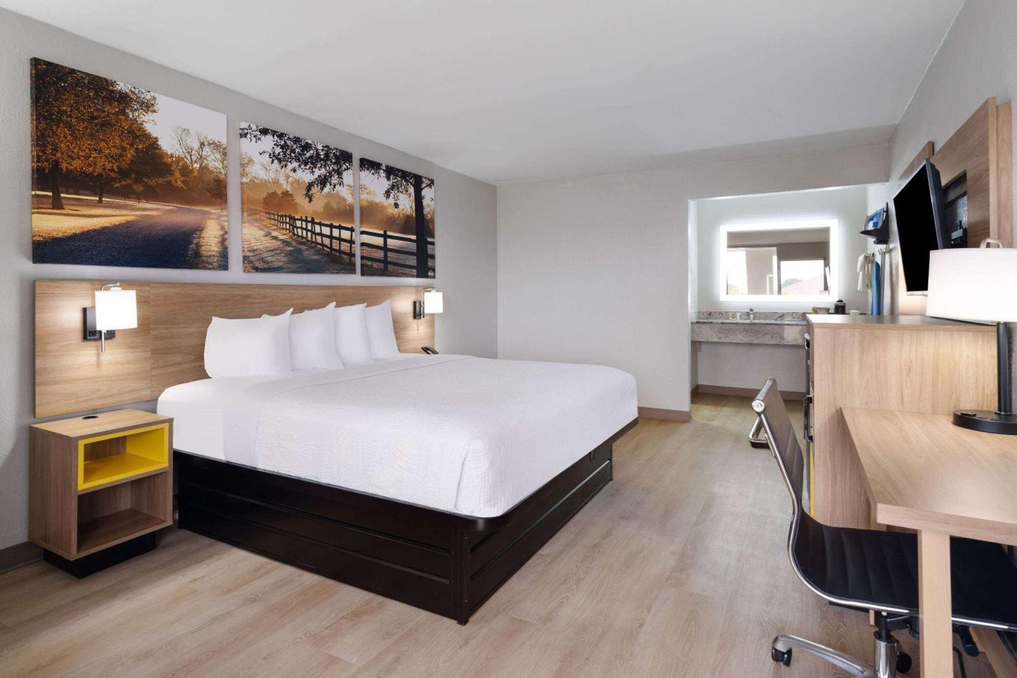 Days-Inn By Wyndham Montgomery I-85 Екстериор снимка