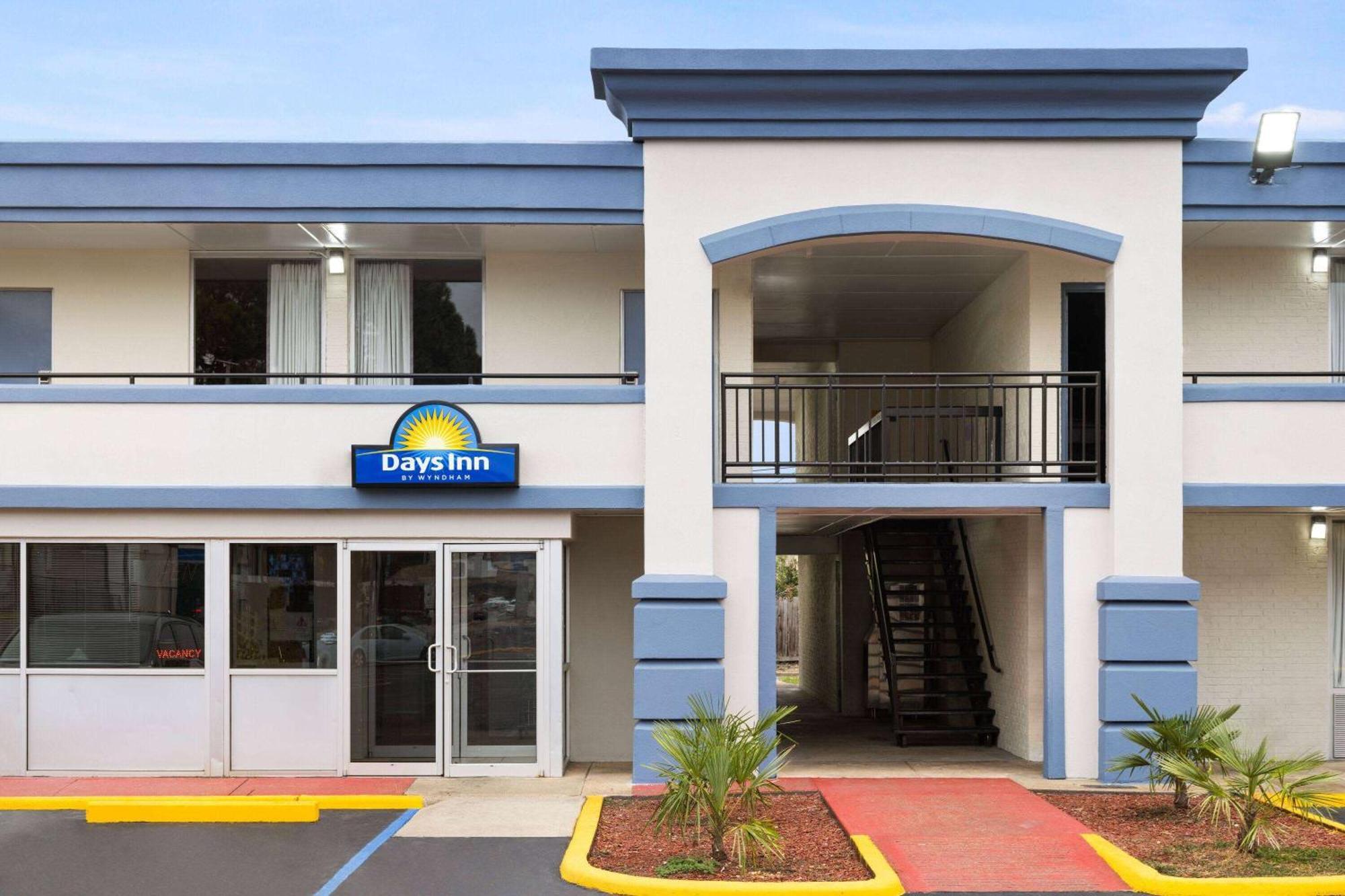 Days-Inn By Wyndham Montgomery I-85 Екстериор снимка